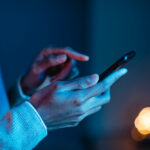 Celular clicando na tela sozinho e abrindo tudo