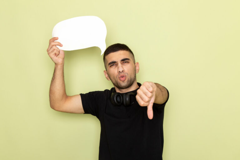 Ele não manda mensagem, mas responde