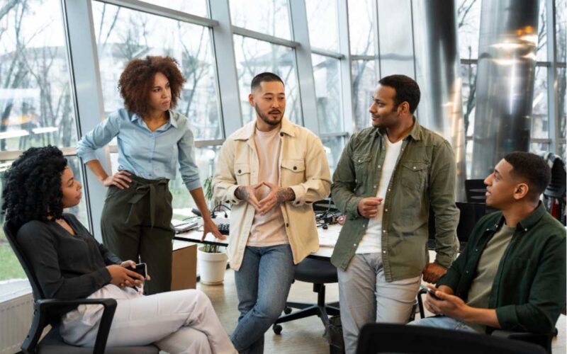 O impacto da média liderança na experiência do colaborador: o fator invisível que define engajamento e retenção