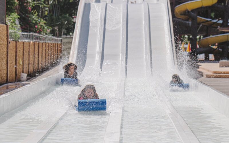 Por que um parque aquático não é só diversão e como isso muda totalmente sua experiência
