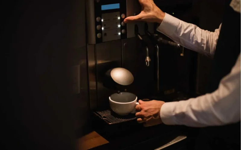 O café que transforma eventos: por que o aluguel de máquina de café virou tendência no mercado de experiências