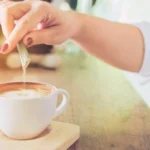O impacto dos adoçantes no metabolismo e na saciedade: o que muda no consumo diário