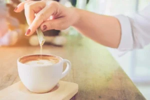 O impacto dos adoçantes no metabolismo e na saciedade: o que muda no consumo diário