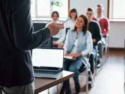 Empresas profissionalizam a contratação de palestrantes em busca de eventos com mais impacto